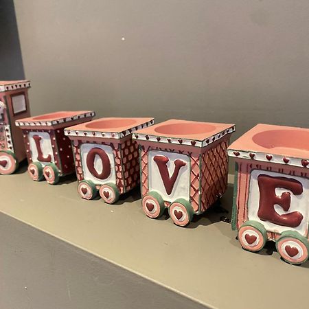 Lovely Home カルガリー エクステリア 写真